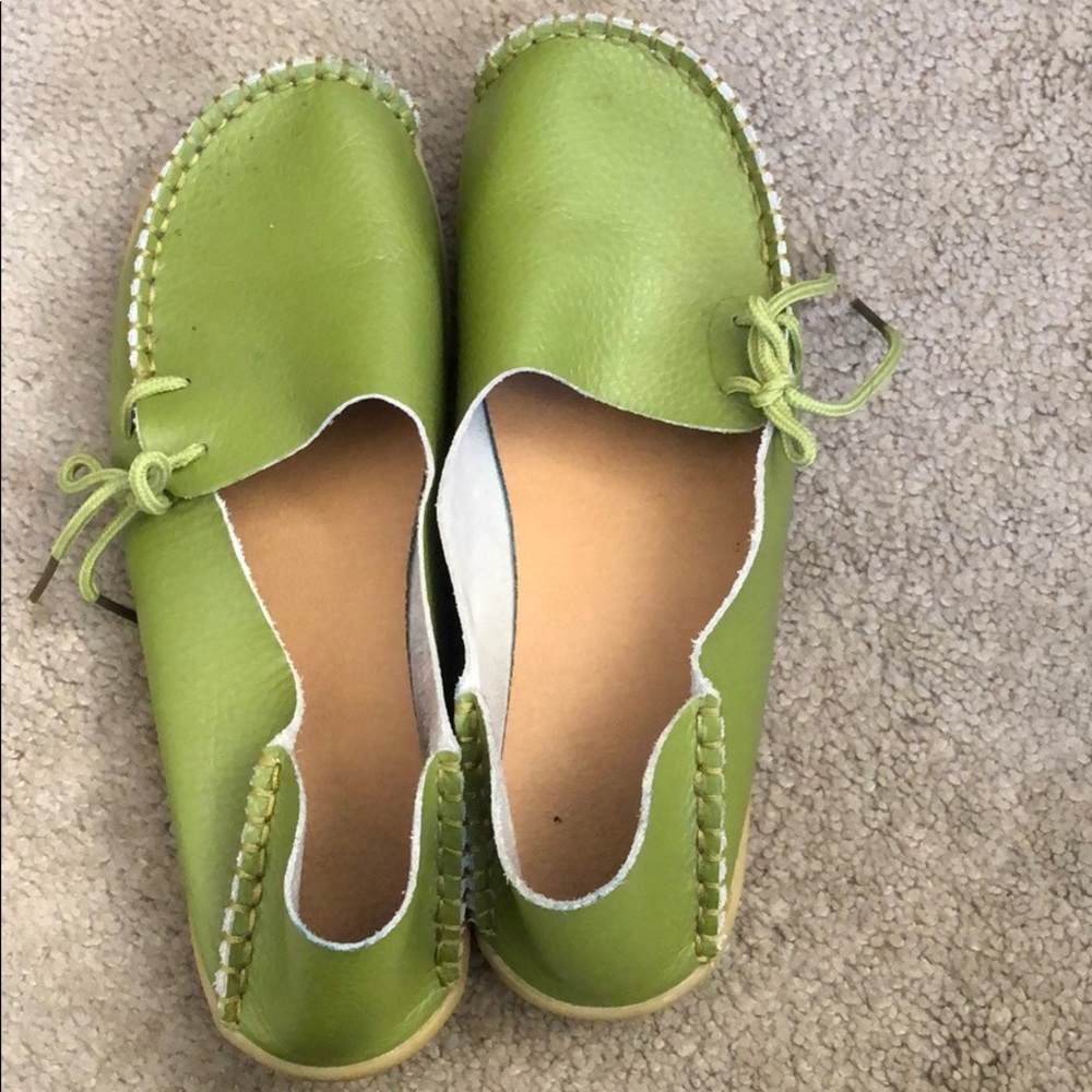 I am selling these Shoes